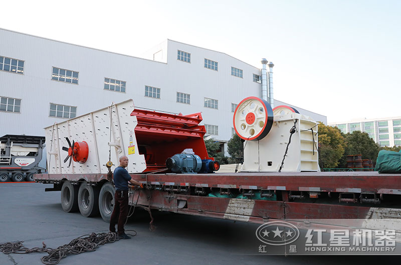 250x1000細(xì)顎破碎機裝車、發(fā)貨